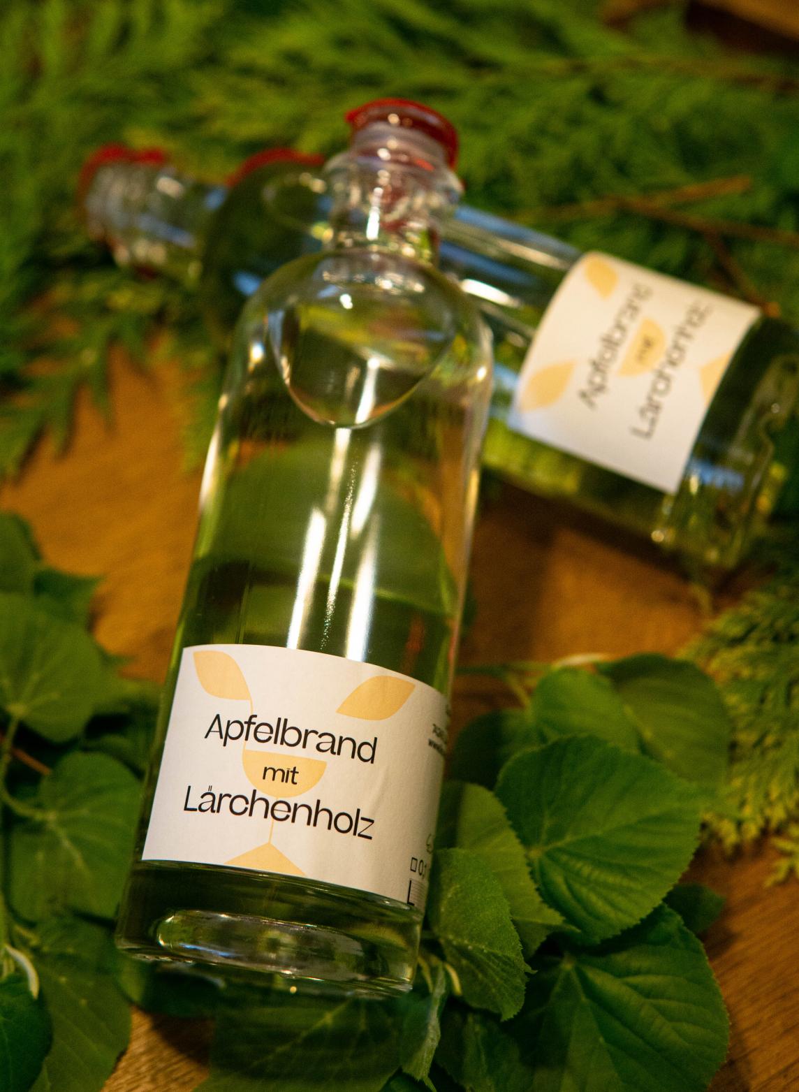 Apfelbrand mit Lärchenholz