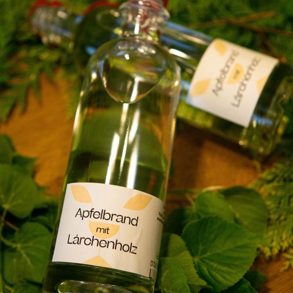 Apfelbrand mit Lärchenholz